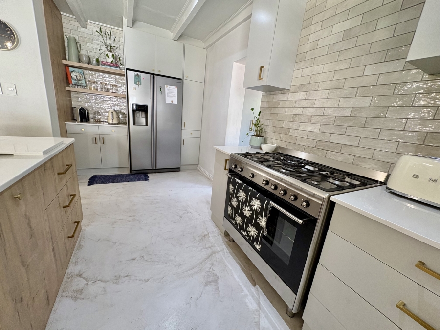 4 Bedroom Property for Sale in Hoog En Droog Western Cape